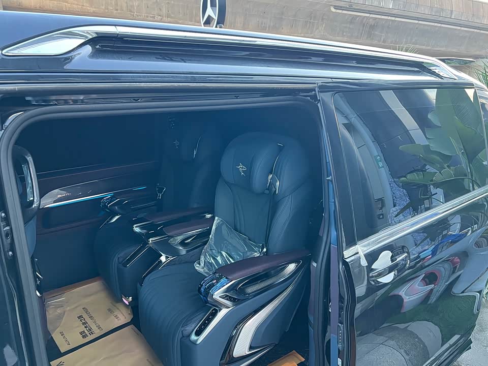 Mercedes-Benz V-class