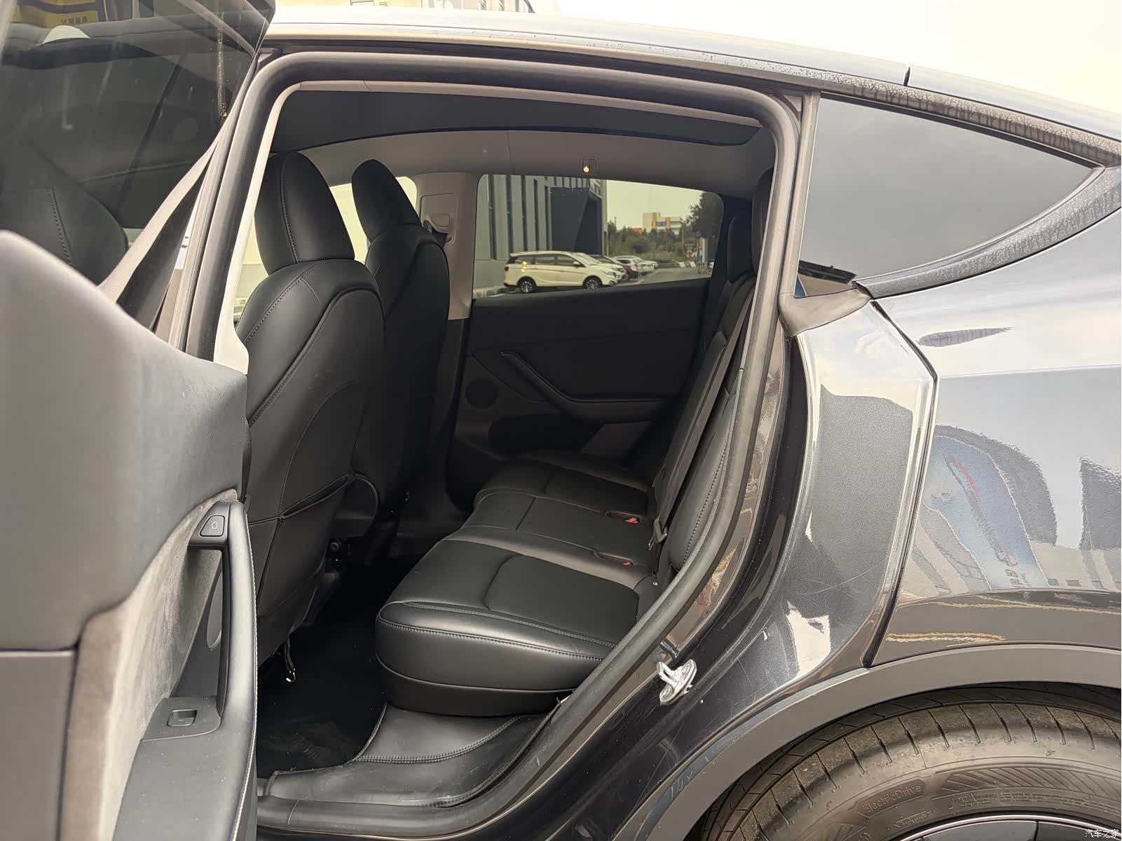Tesla Model Y, 2024 10
