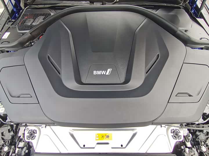 BMW i4 M 2023 M5 0