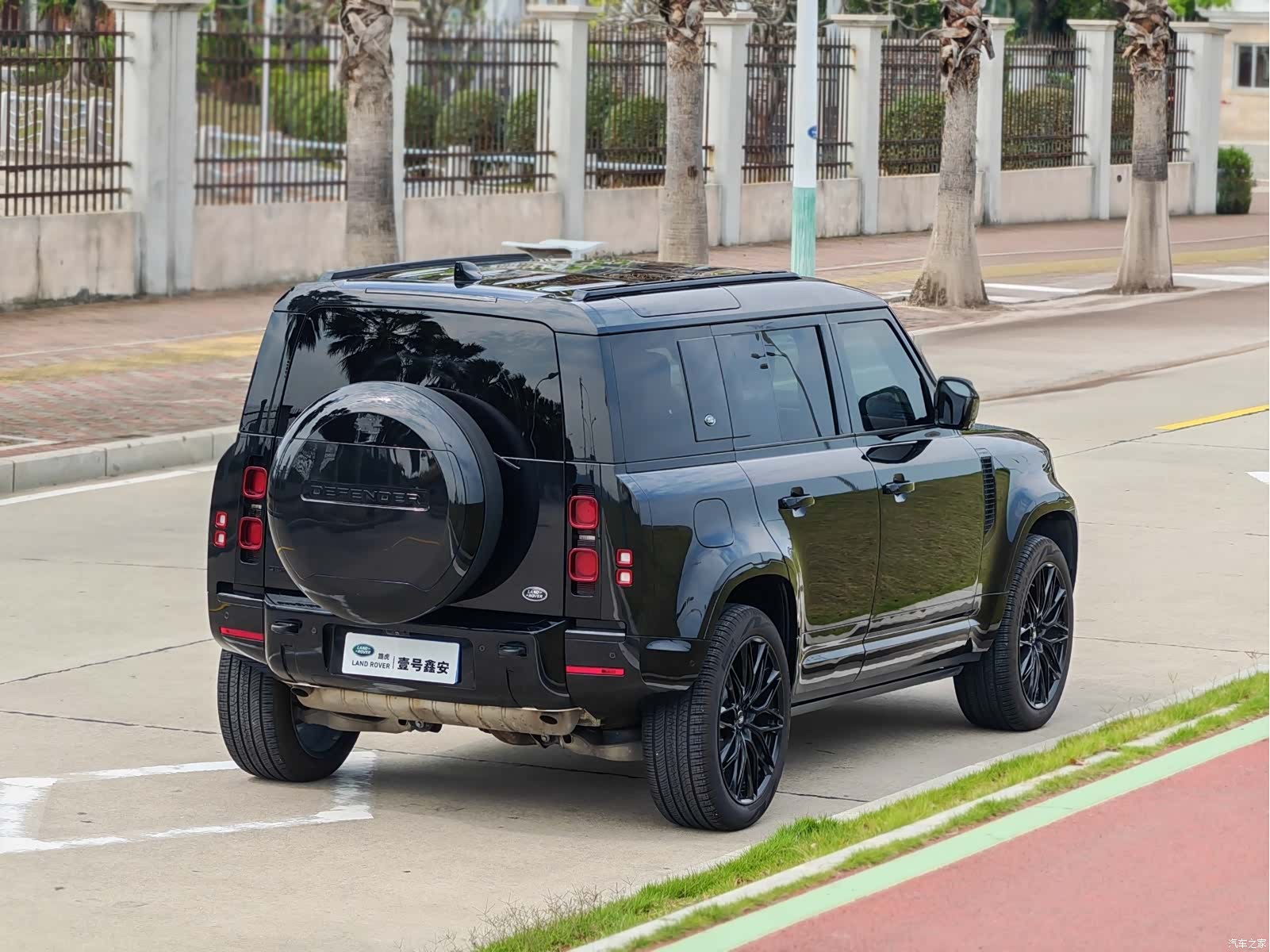 Land Rover Defender, 2023 3