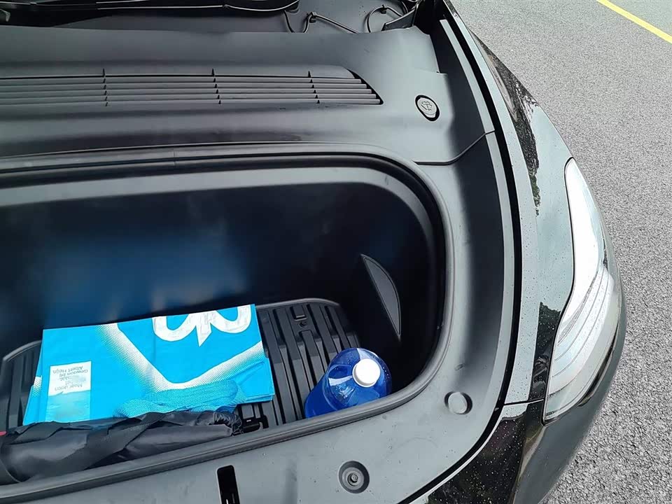 Tesla Model Y Tesla Model Y