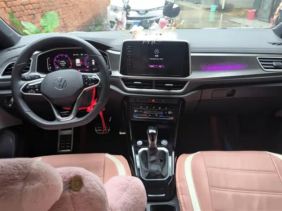 Volkswagen T-ROC exploring Songs