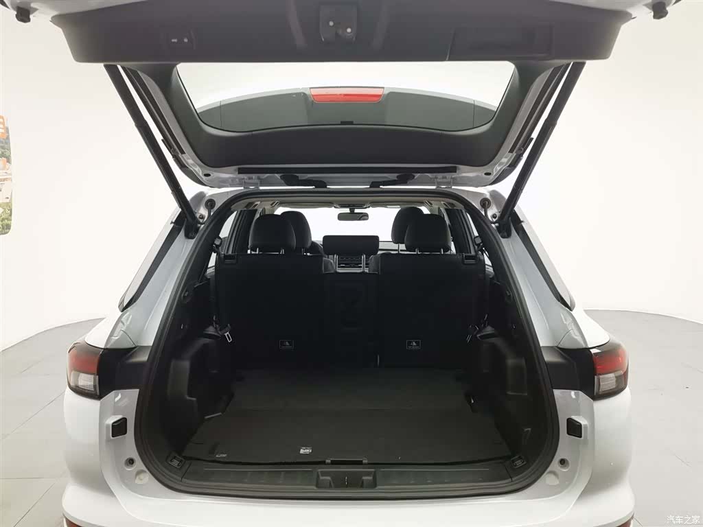 Mitsubishi Outlander, 2023 16
