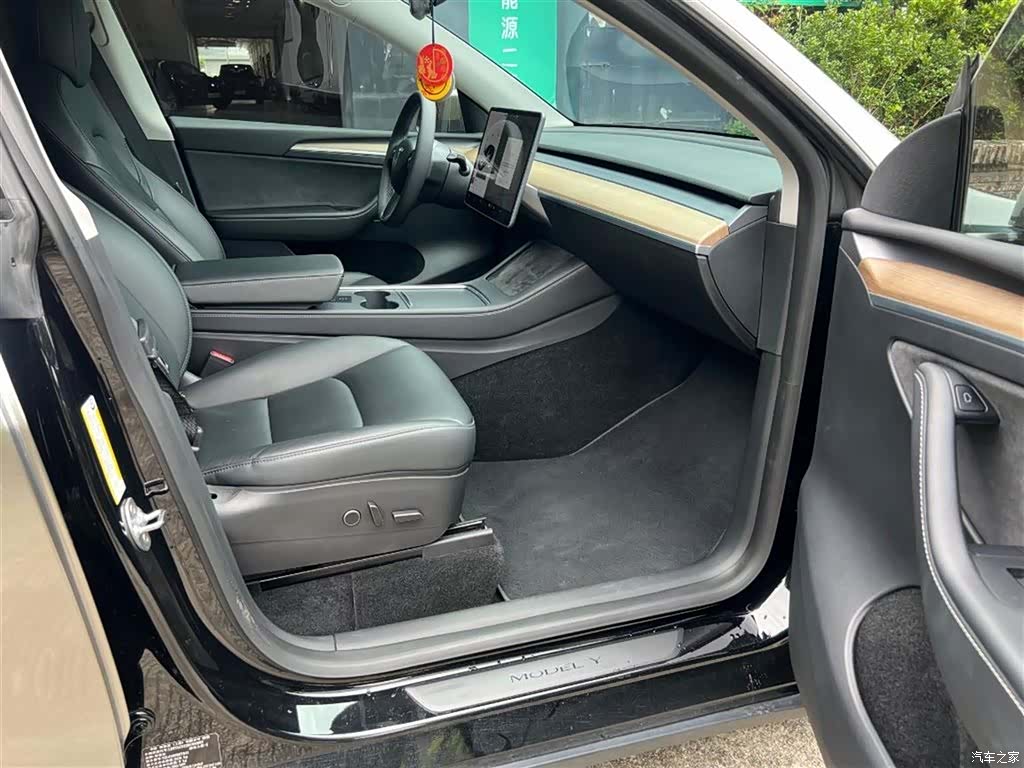 Tesla Model Y, 2021 12