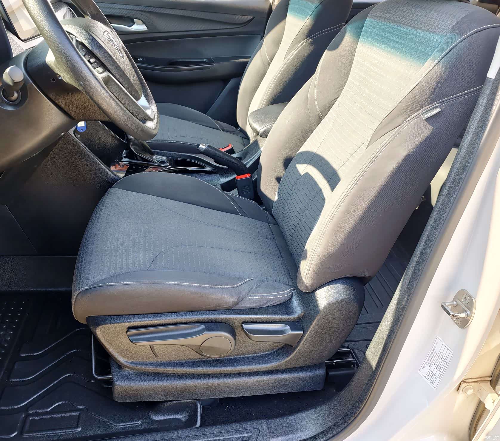 Wuling 730, 2020 18