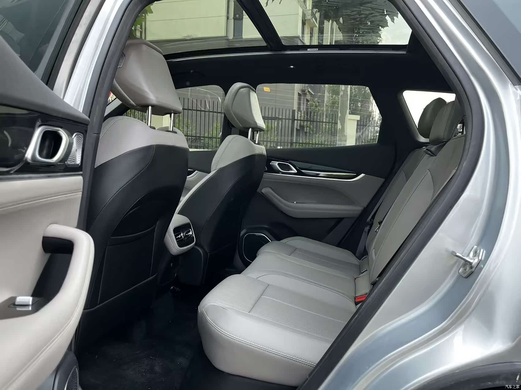 Geely Boyue, 2025 все фото