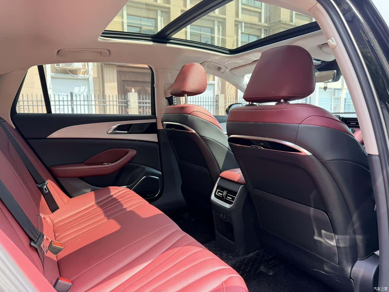 Hongqi H5, 2025 13
