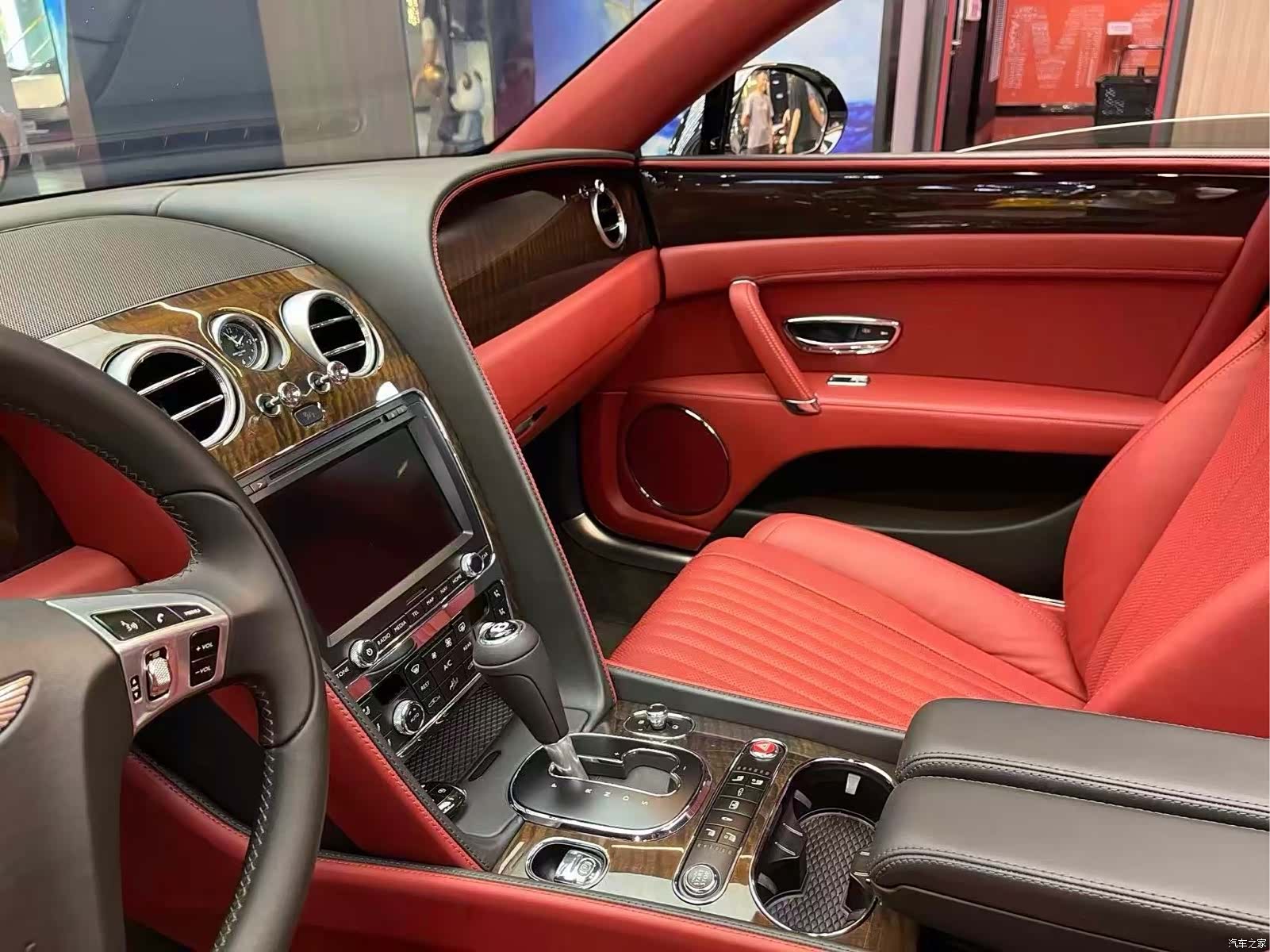 Bentley Flying Spur, 2018 8
