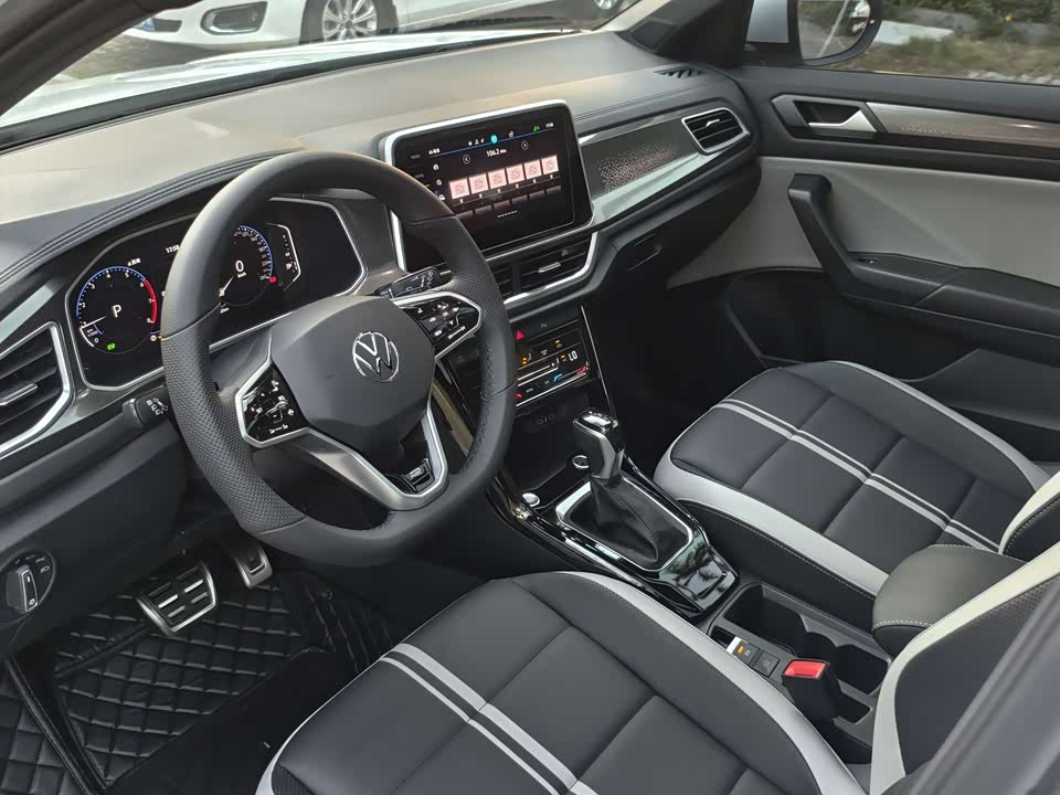 Volkswagen T-ROC exploring Songs