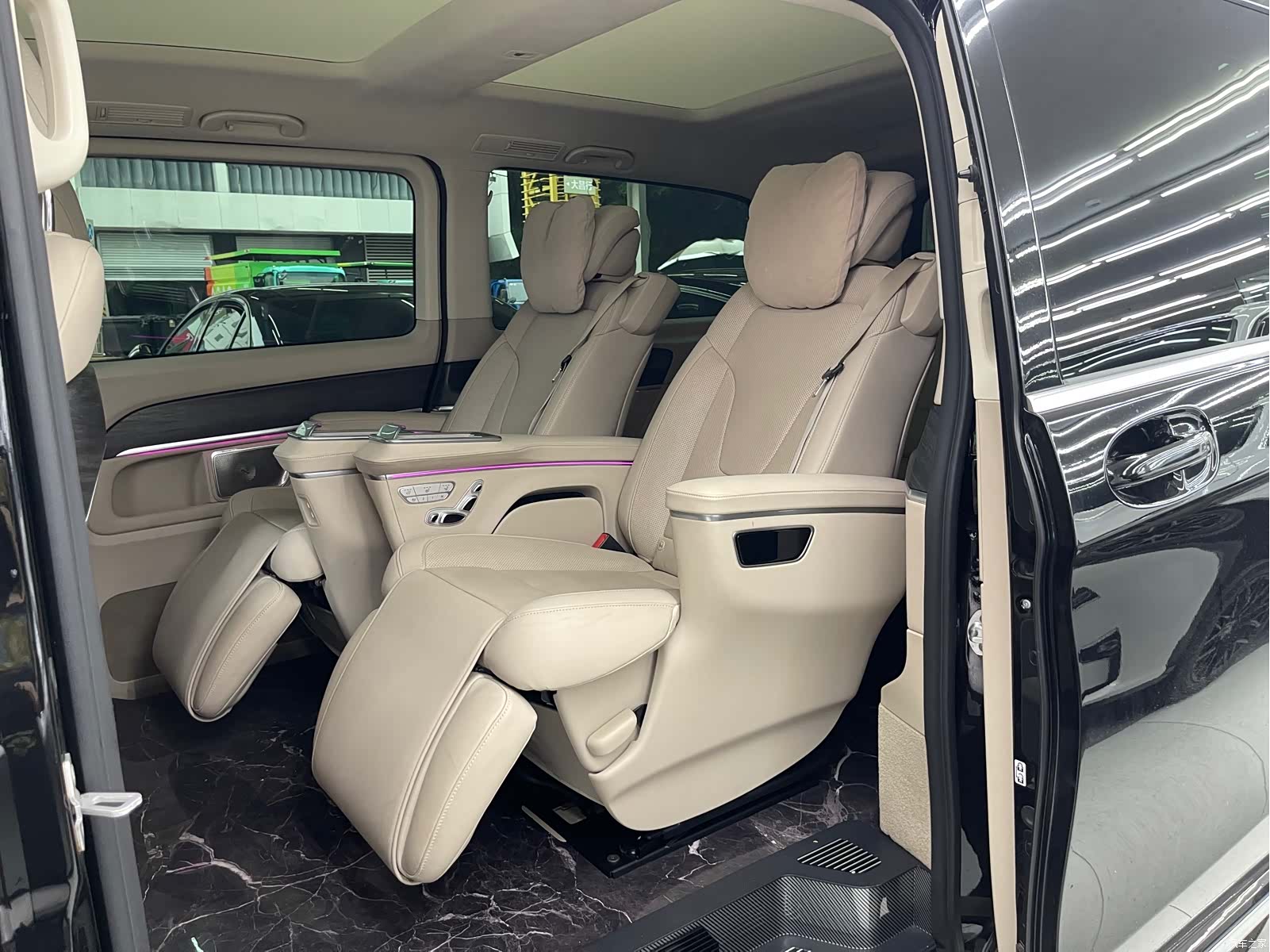 Mercedes-Benz V-Class, 2025 6