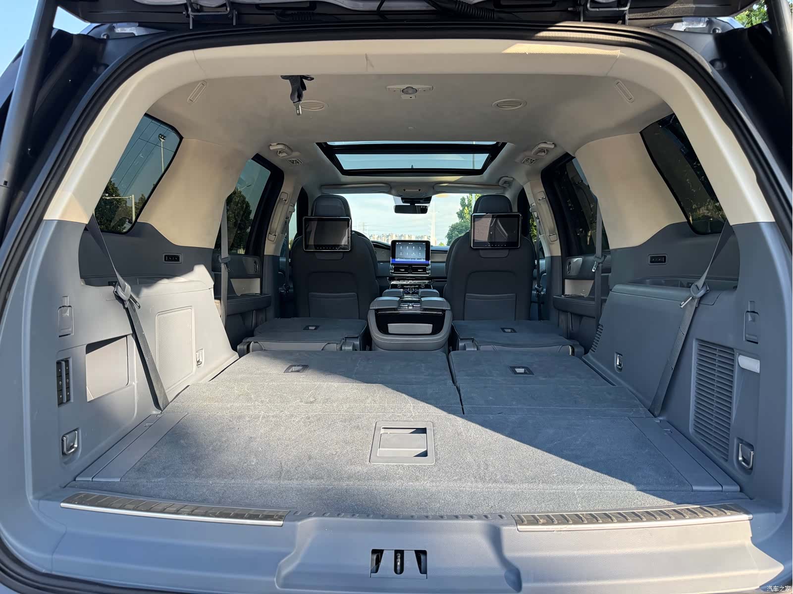 Lincoln Navigator, 2019 37