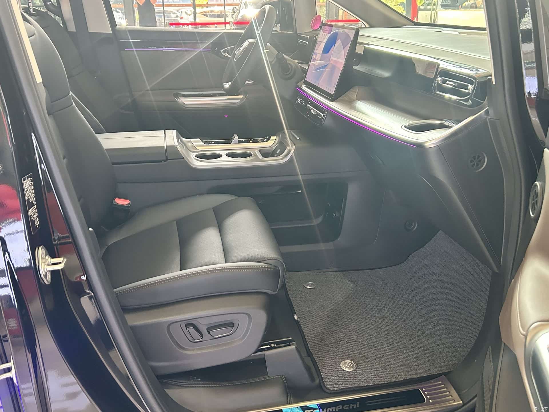 Trumpchi E8, 2025 12