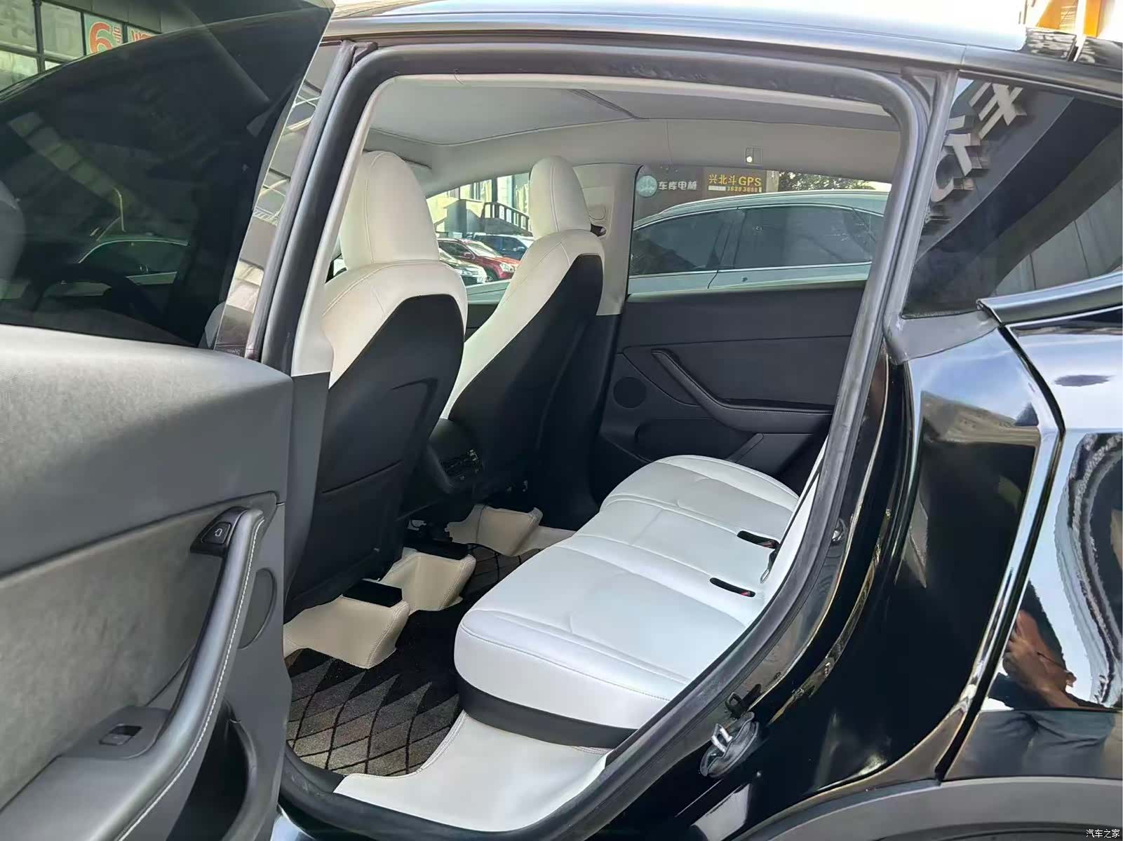 Tesla Model Y, 2023 все фото
