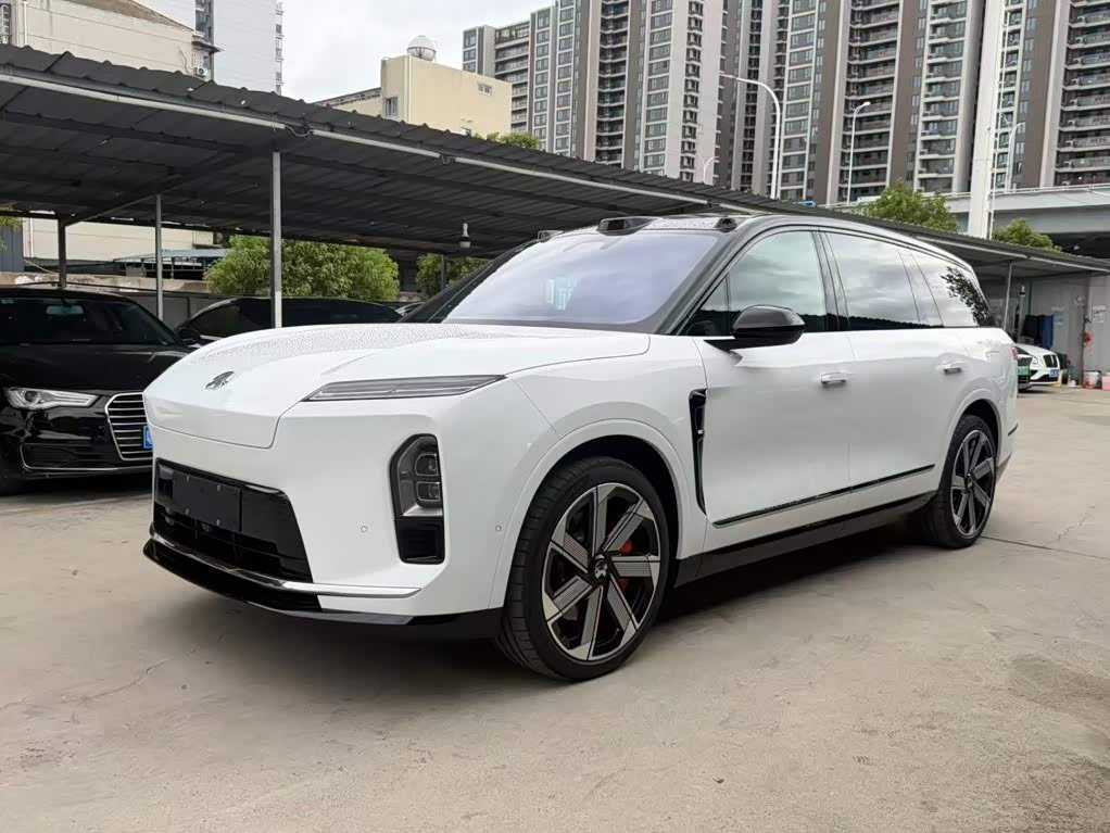 NIO ES8