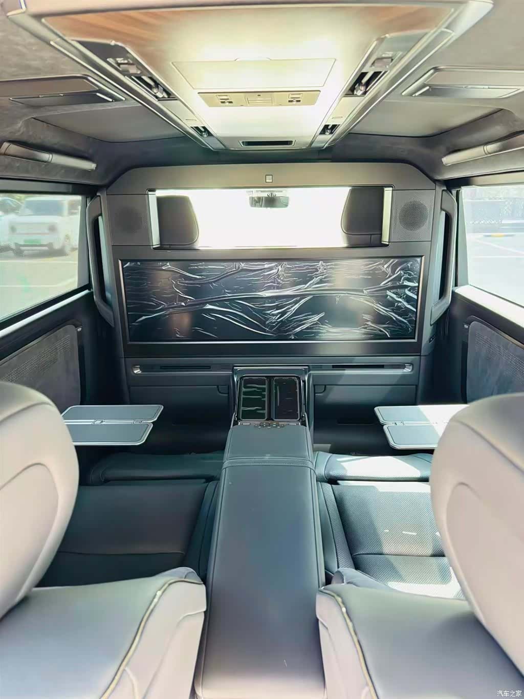 Lexus LM, 2025 6