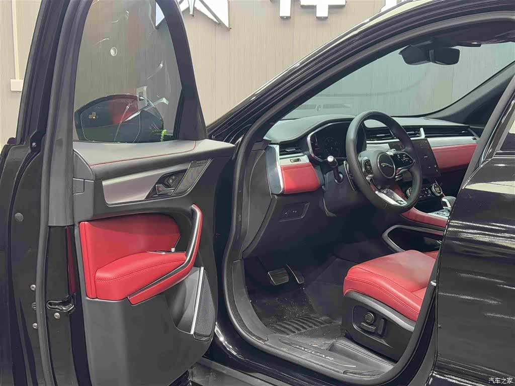 Jaguar F-PACE, 2024 4