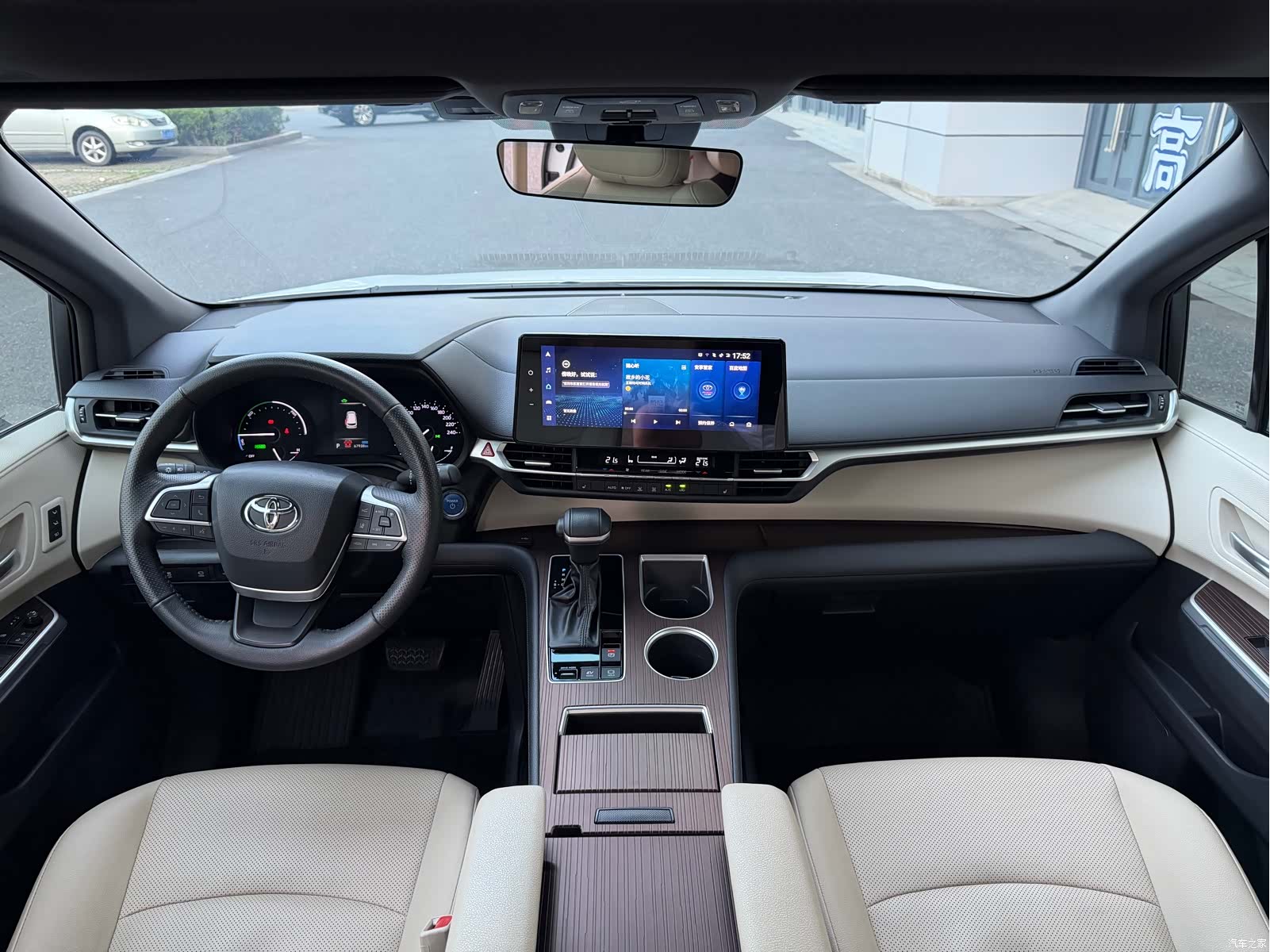 Toyota Granvia, 2023 8