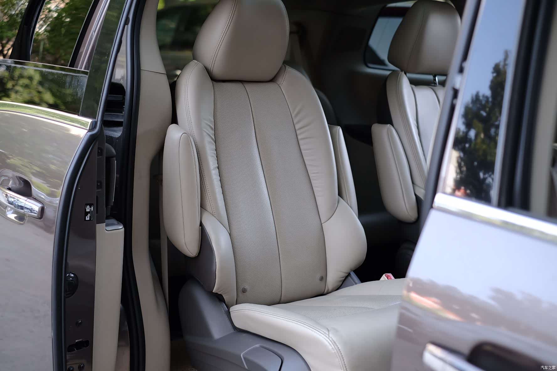 Buick GL8, 2011 49