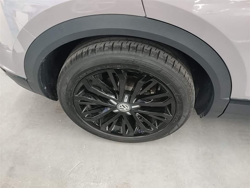 Volkswagen T-ROC exploring Songs