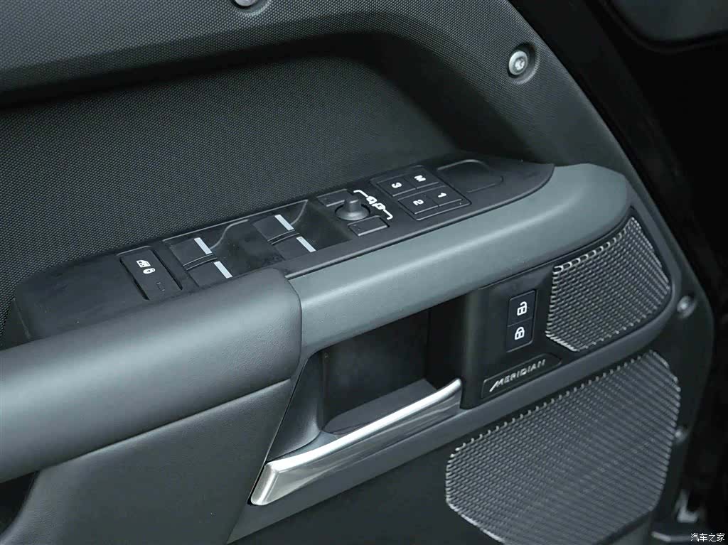 Land Rover Defender, 2024 15