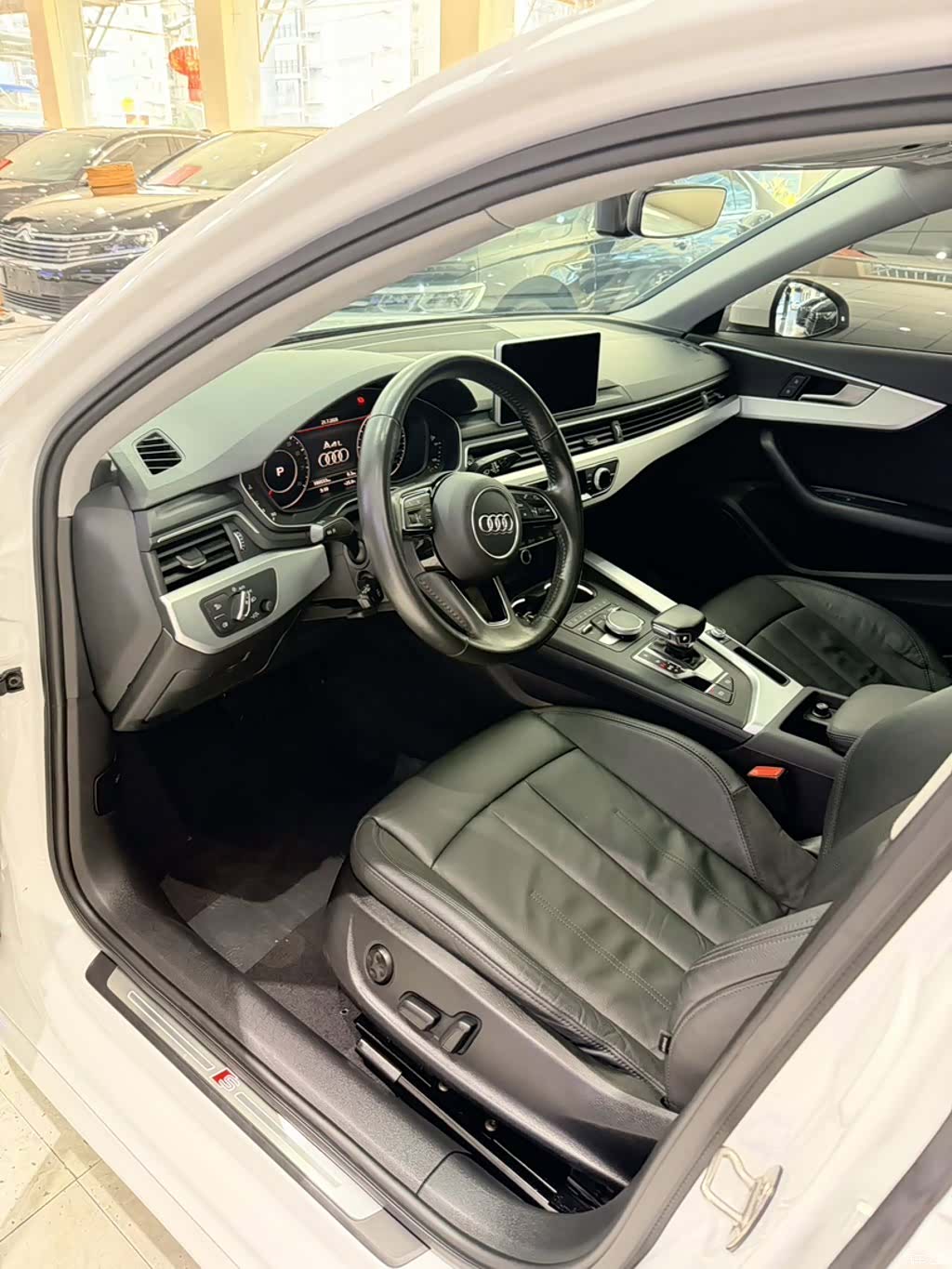 Audi A4L, 2019 9