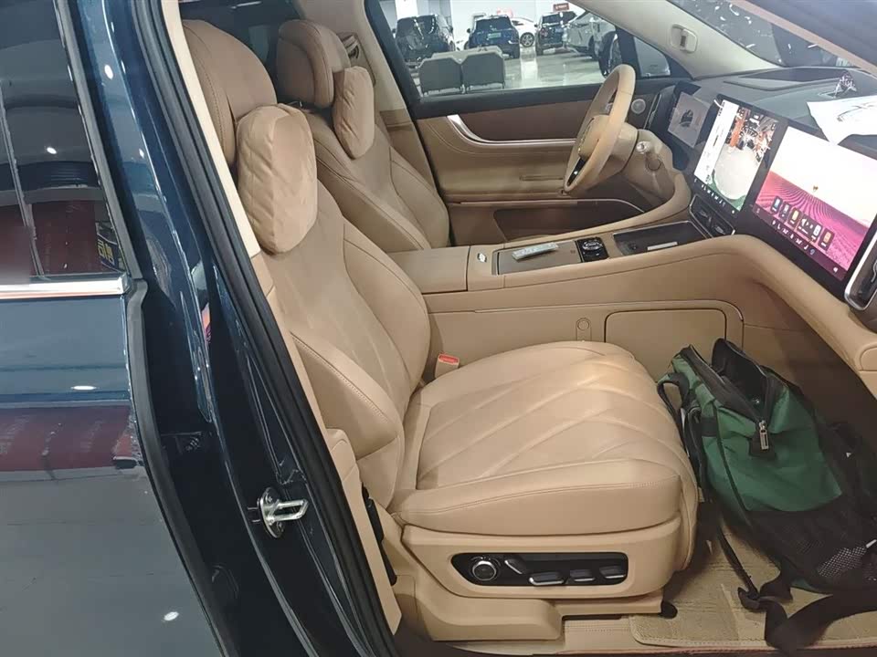 AITO Ask the world M9