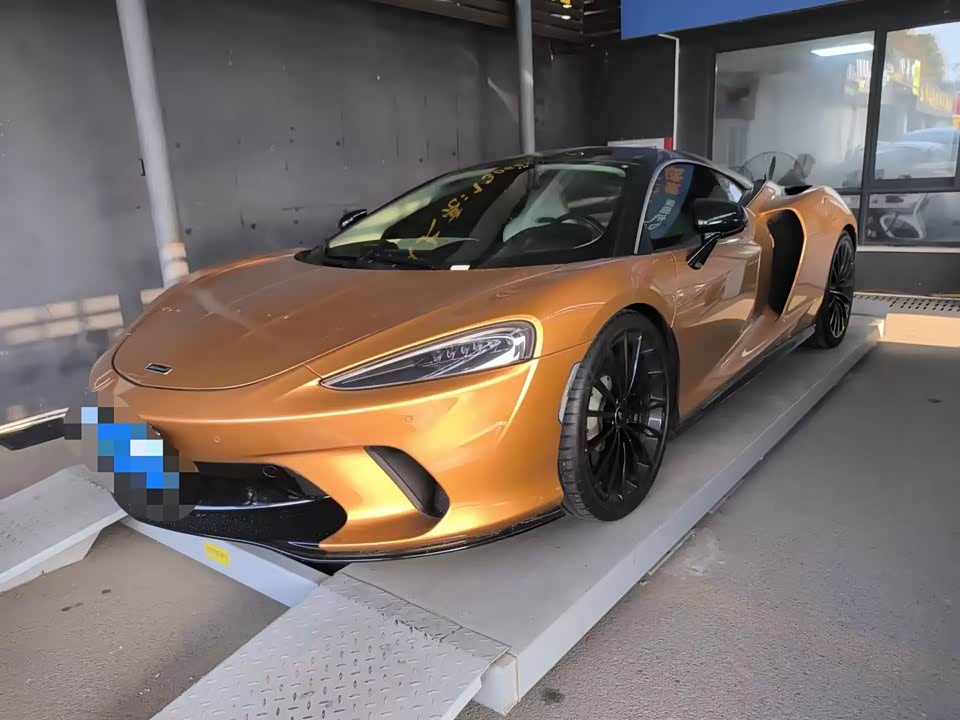 McLaren GT