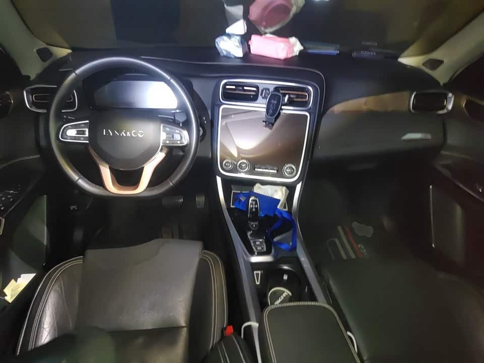 Lynk & Co 01