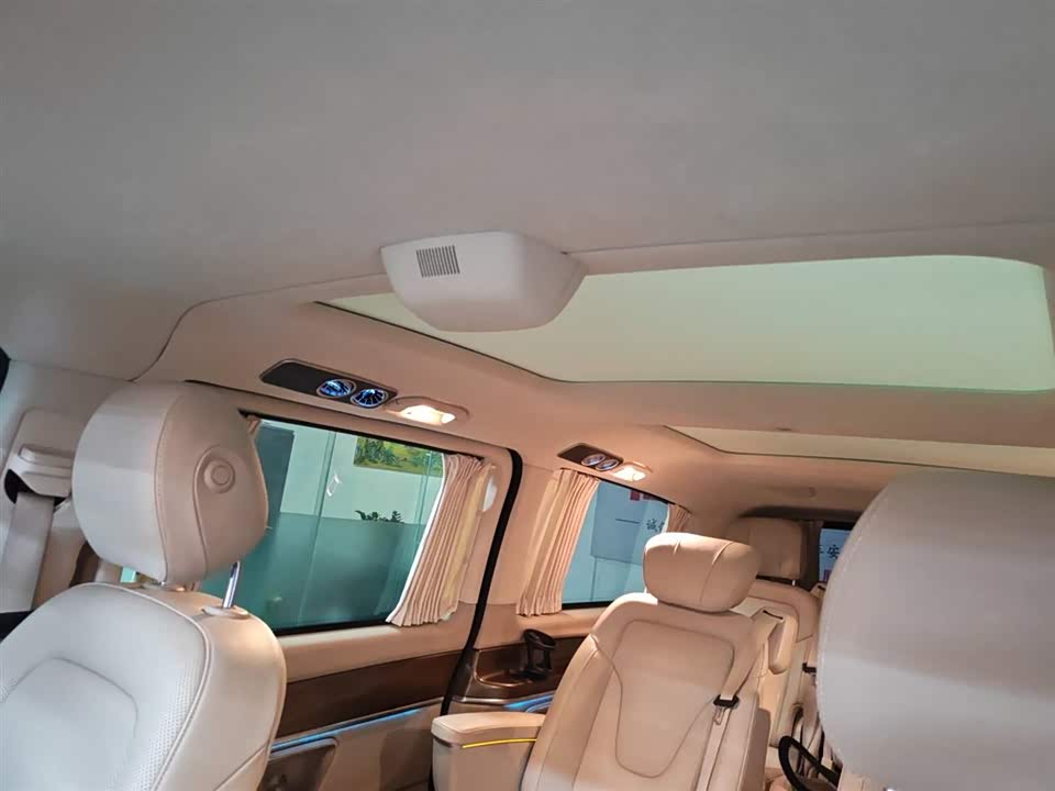 Mercedes-Benz V-class