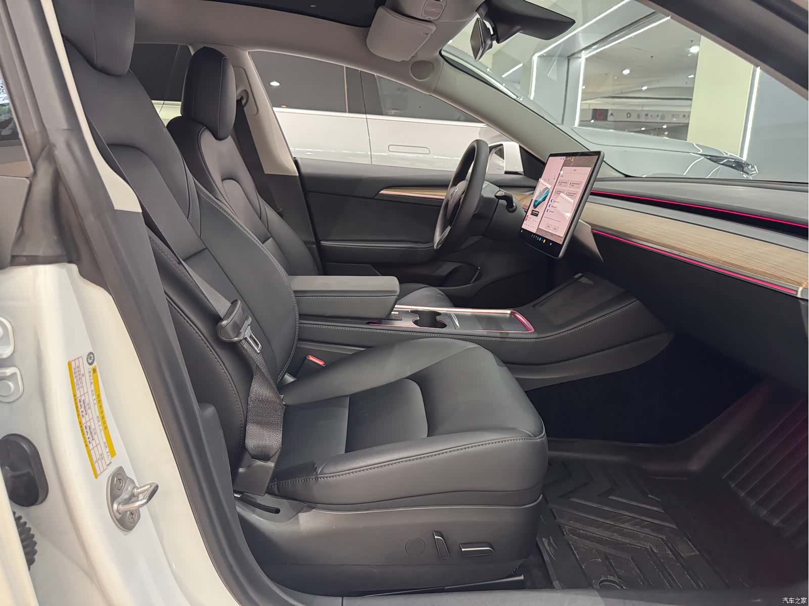 Tesla Model 3, 2022 все фото