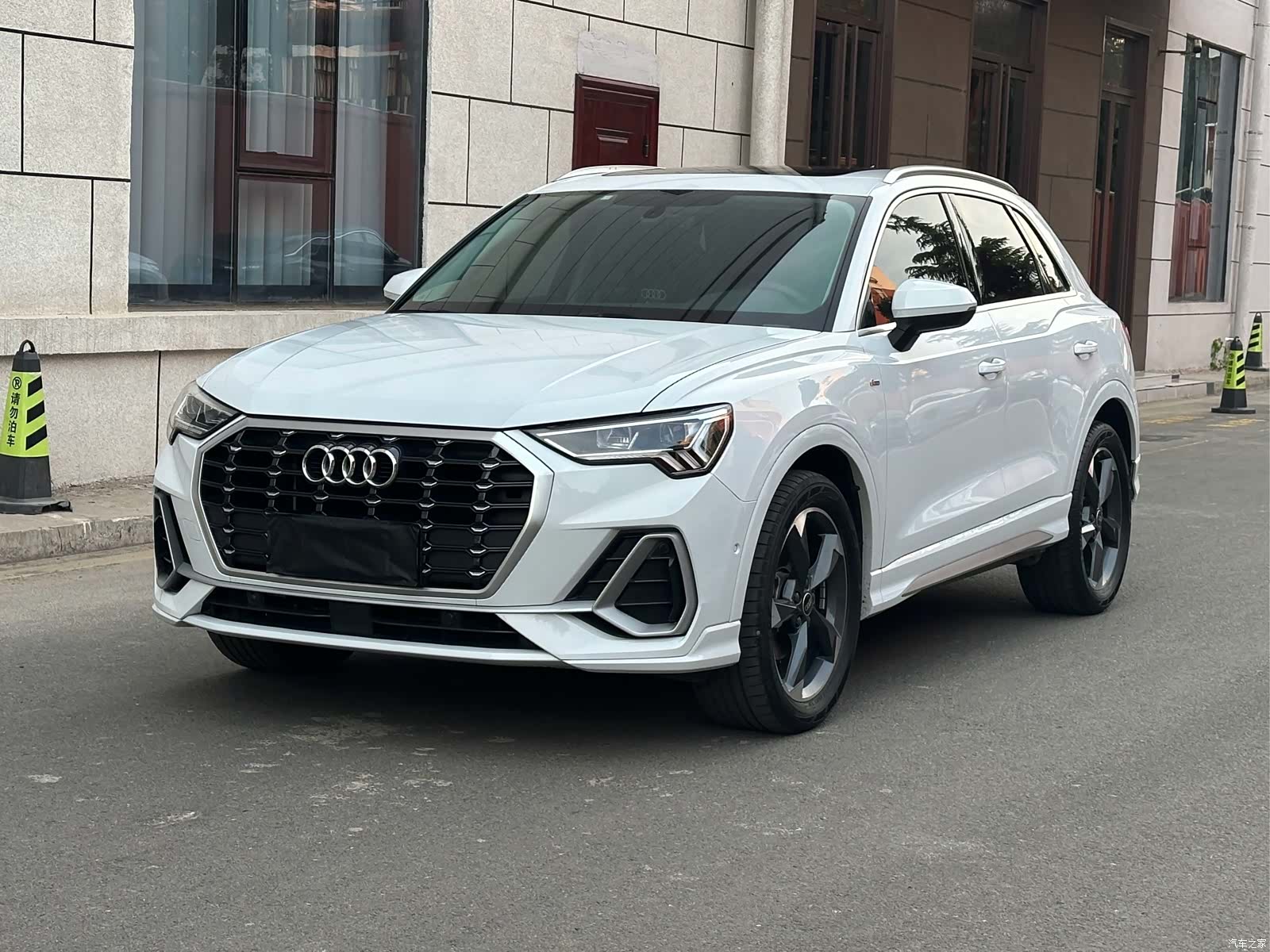 Audi Q3, 2023 1