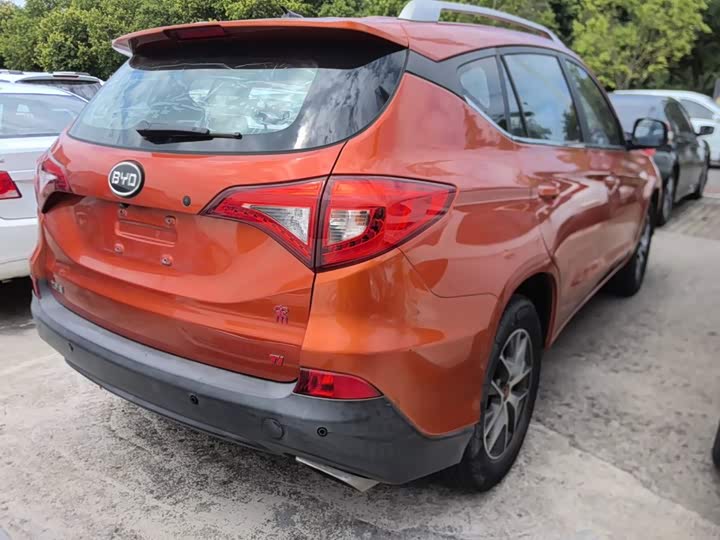 BYD Song 2016 gai shi ban 1.5TI МКПП Elite