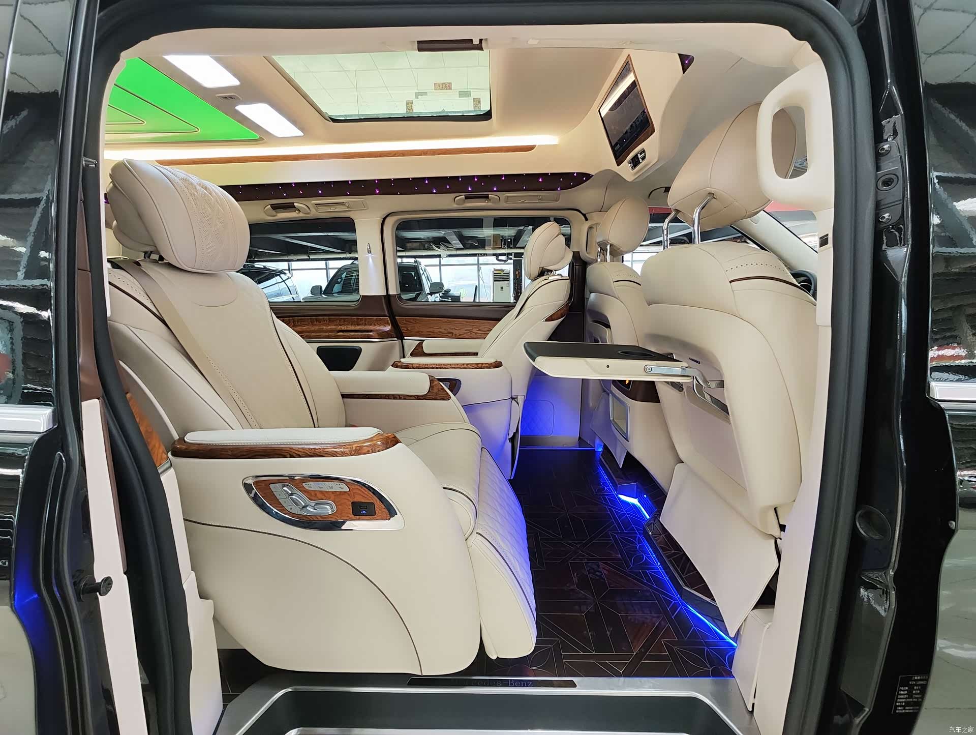 Mercedes-Benz V-Class, 2020 13
