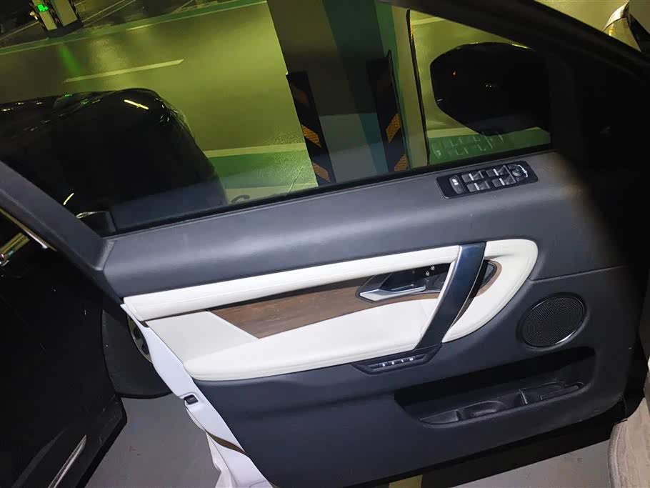 Land Rover Discover sources for sports