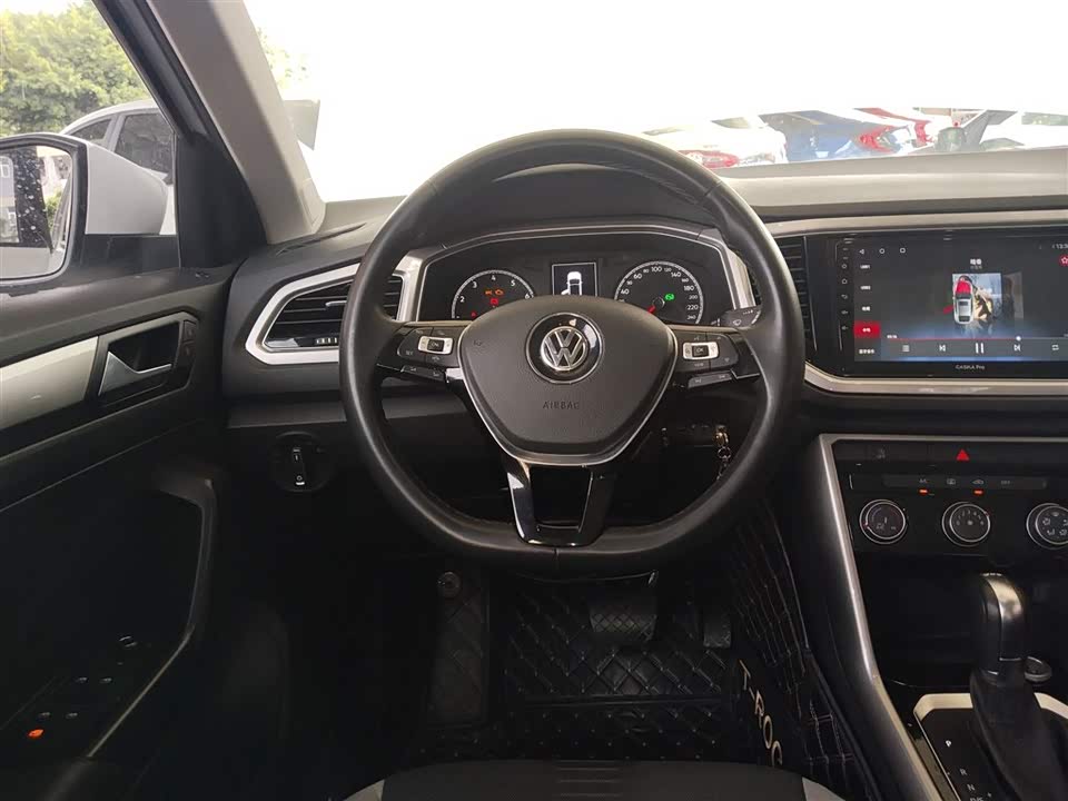 Volkswagen T-ROC exploring Songs