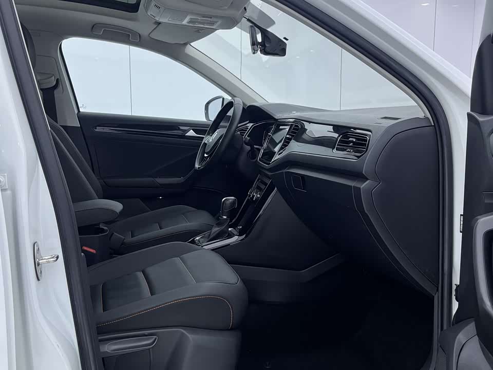 Volkswagen T-ROC exploring Songs