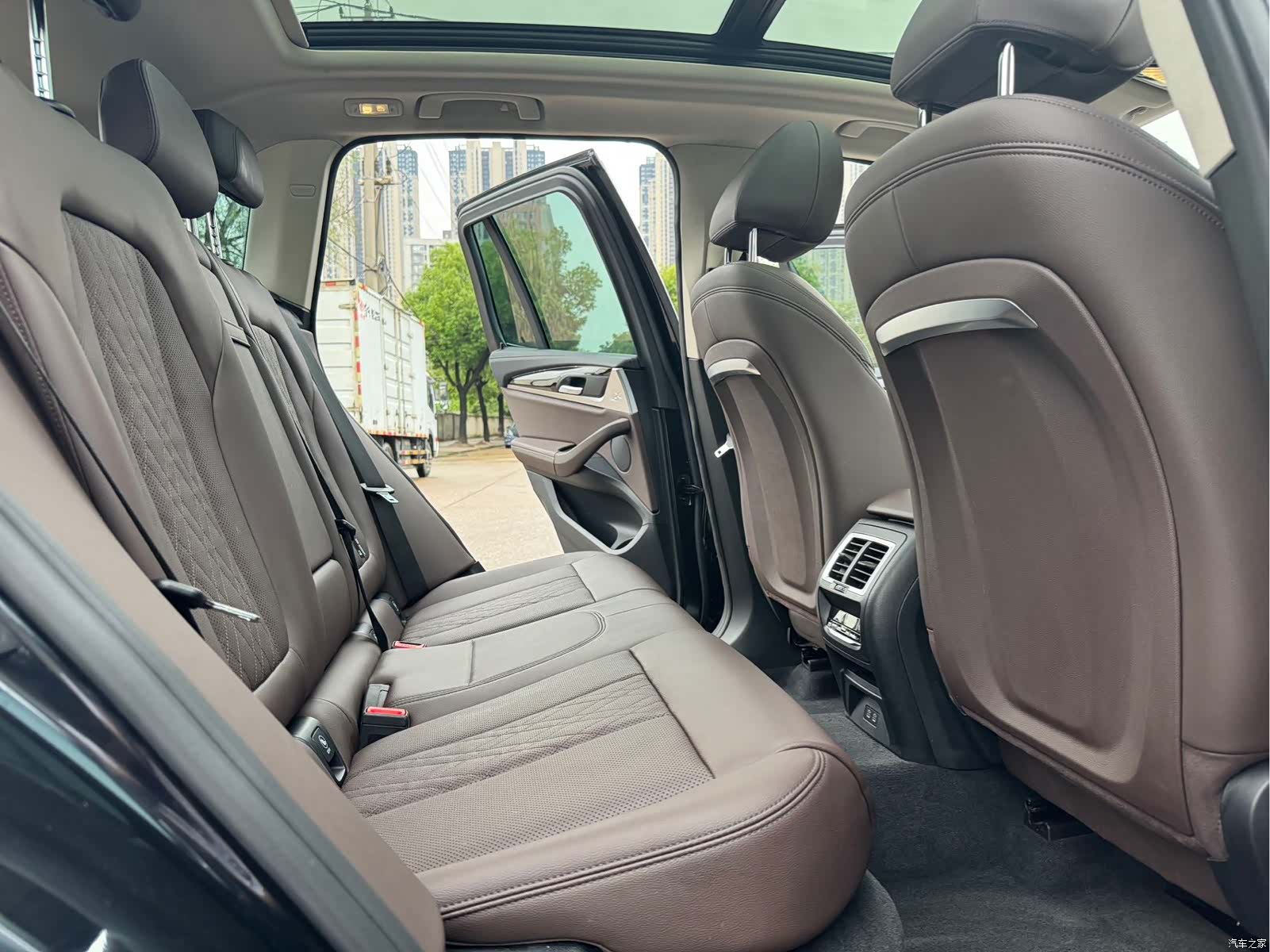 BMW iX3, 2023 13