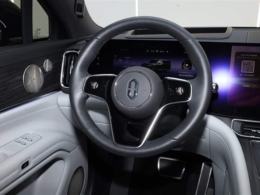 AITO Ask the world M9