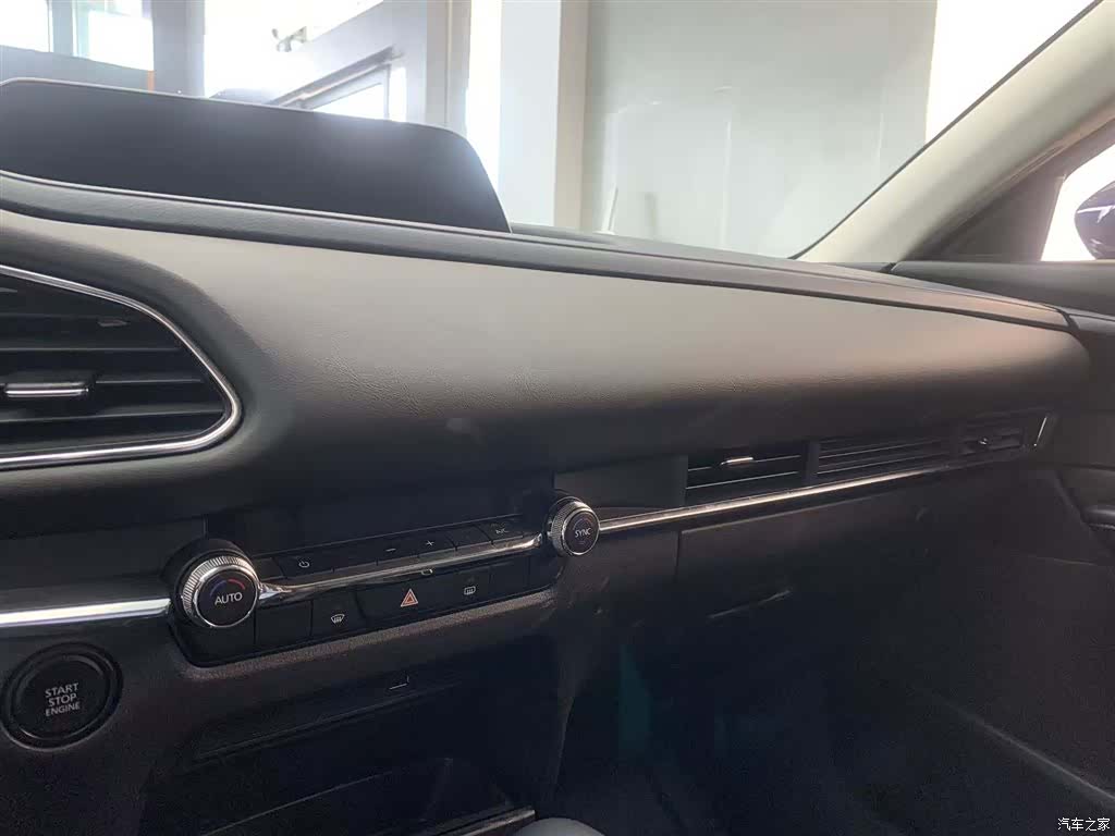 Mazda CX-30, 2021 все фото