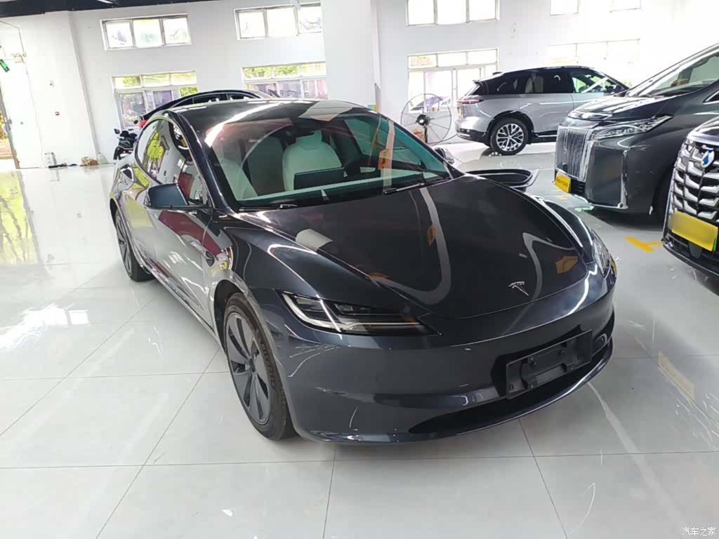 Tesla Model 3, 2025 4