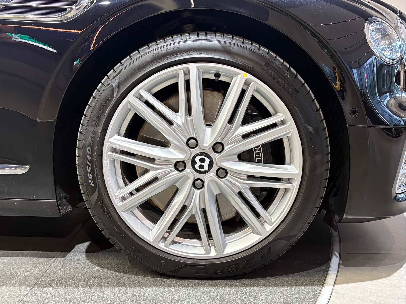Bentley Flying Spur, 2024 8