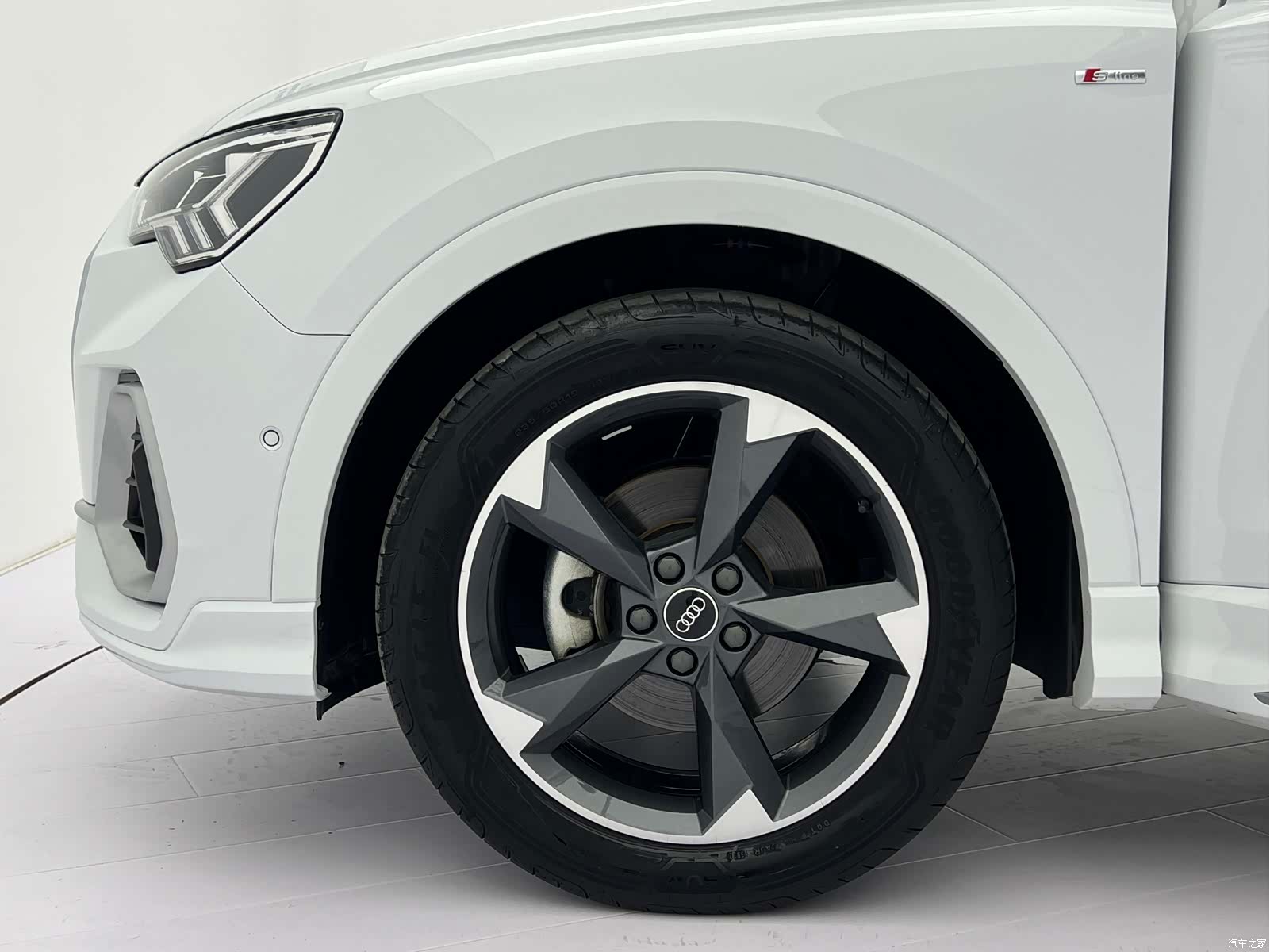 Audi Q3, 2023 20