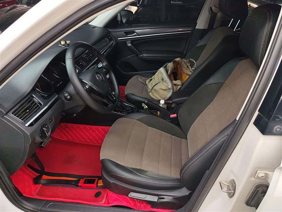 Volkswagen C-TREK Wei Collar