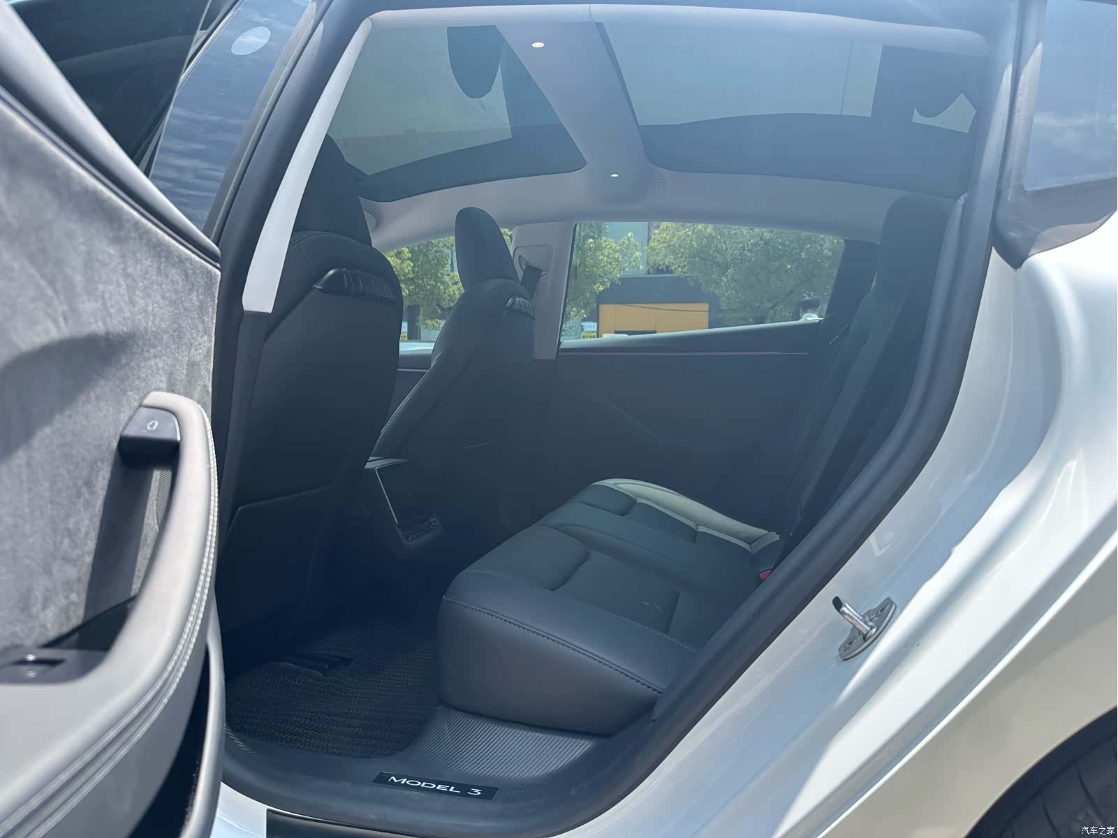 Tesla Model 3, 2025 все фото