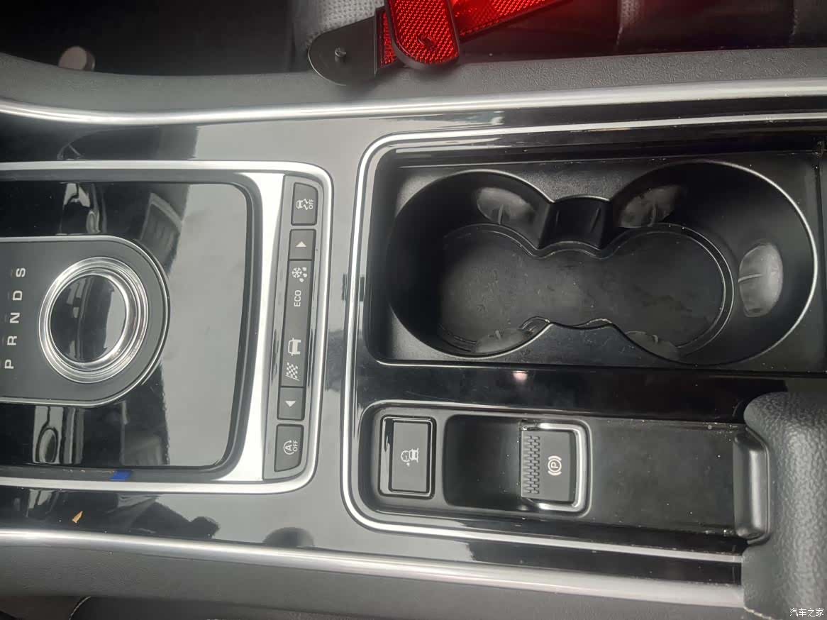 Jaguar XE, 2017 4