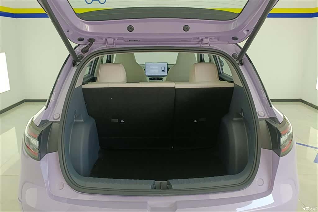 Geely Xingyuan, 2025 4