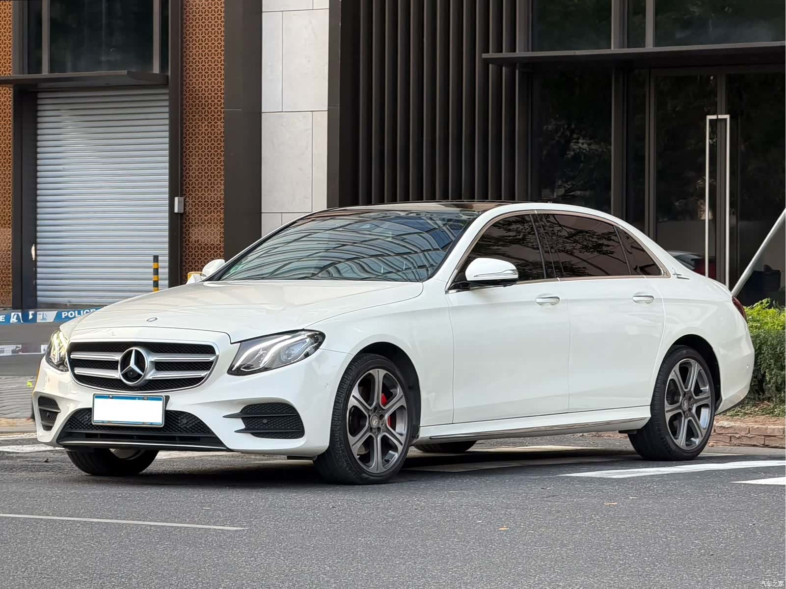 Mercedes-Benz E-Class, 2016 1