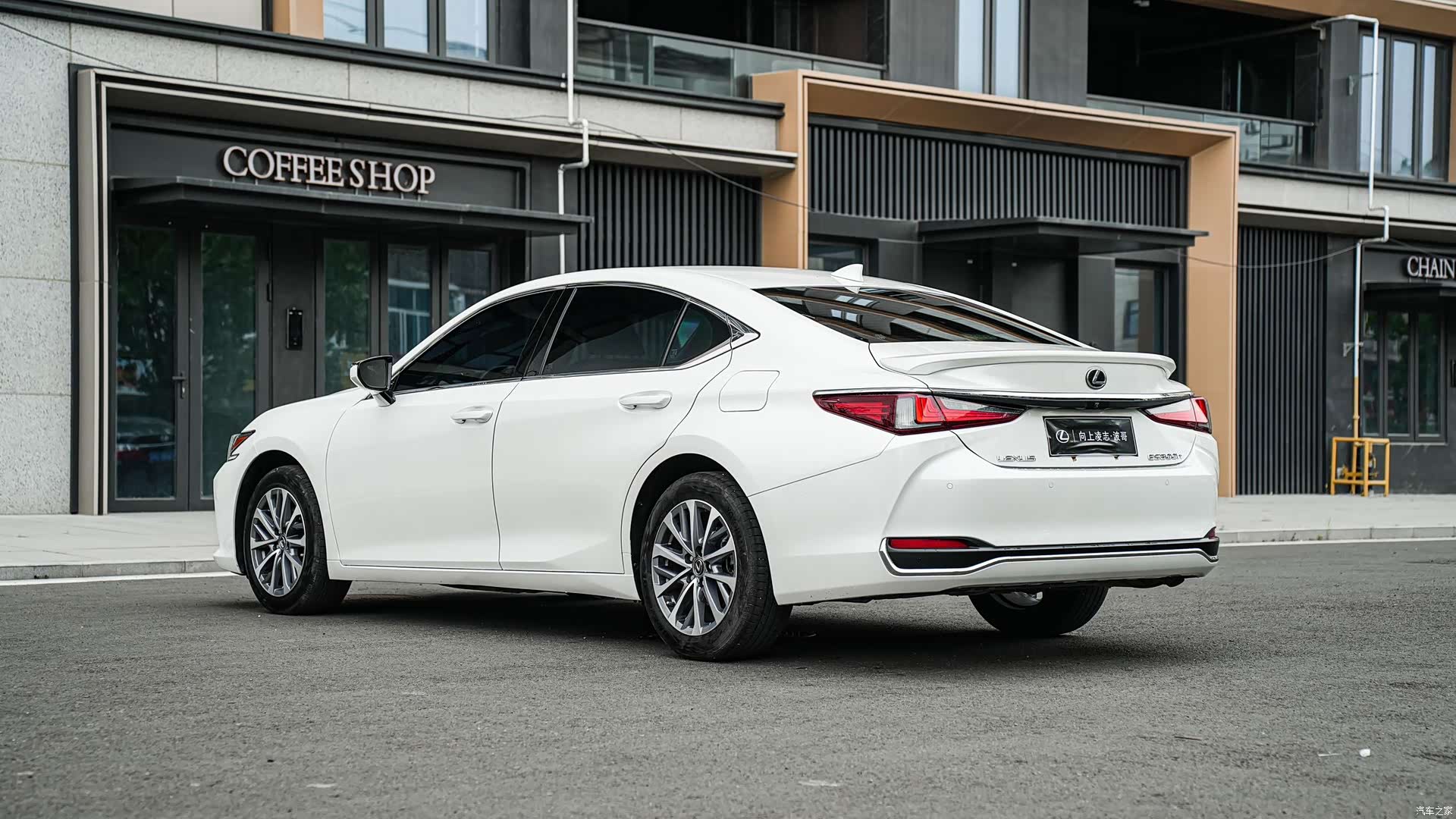 Lexus ES, 2024 все фото