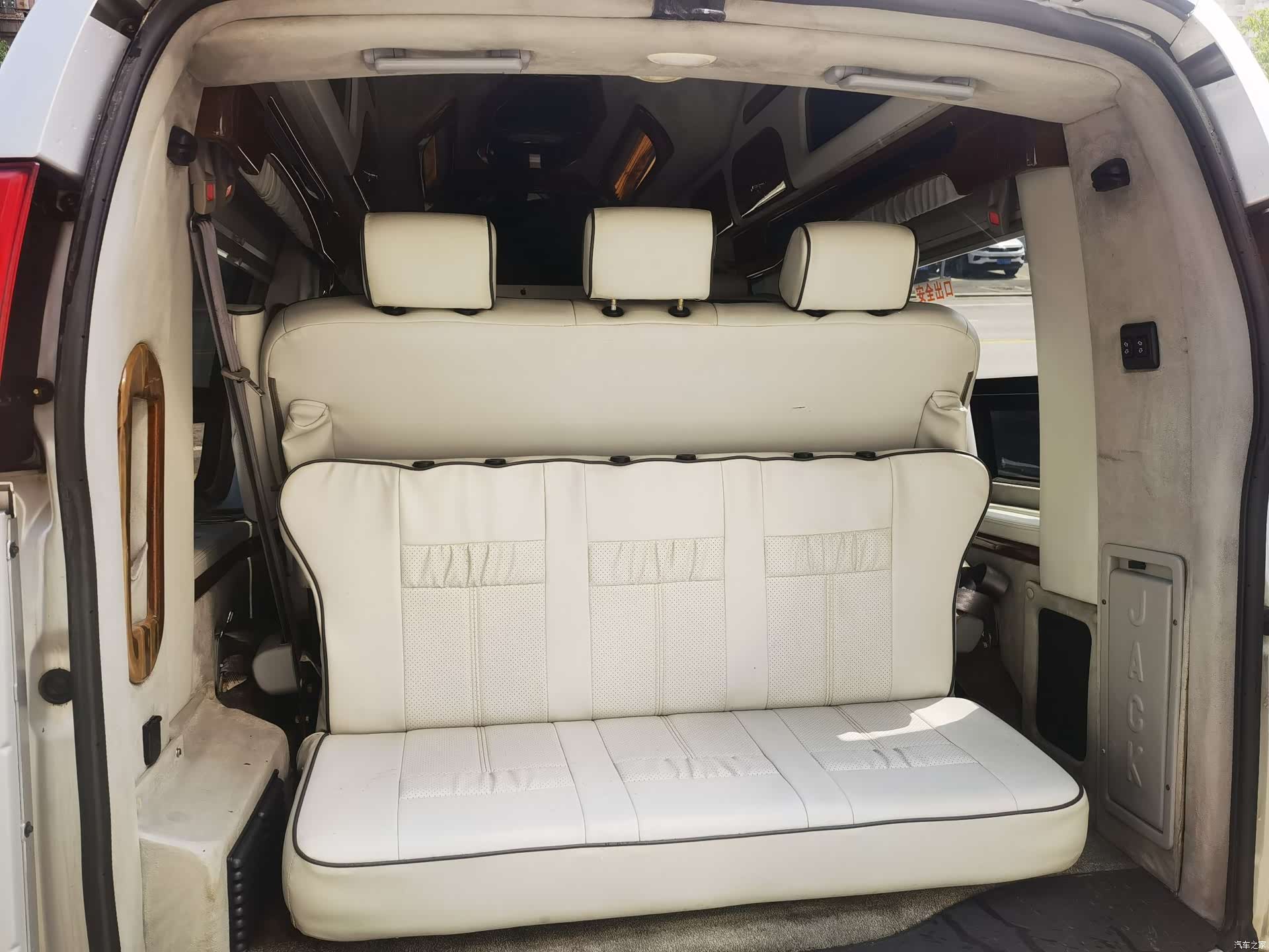 GMC SAVANA, 2012 17