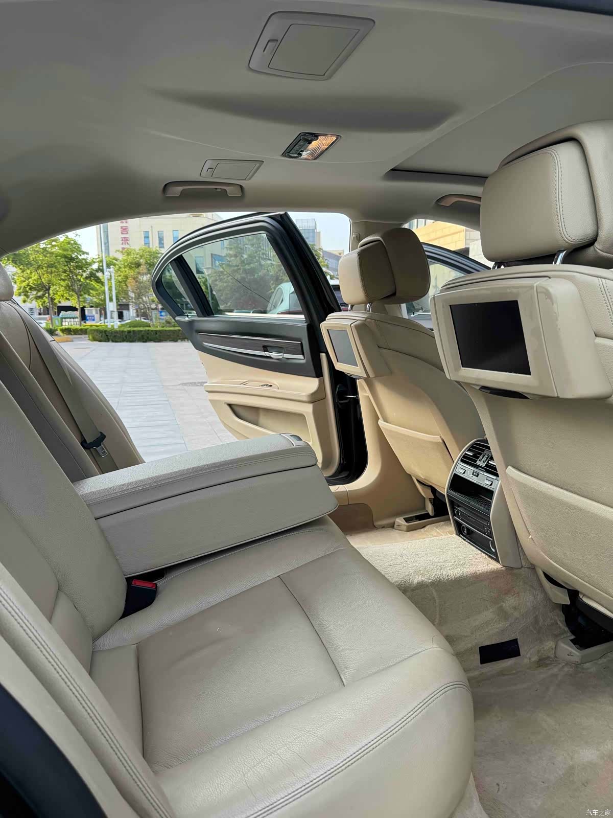 BMW 7 Series, 2011 14